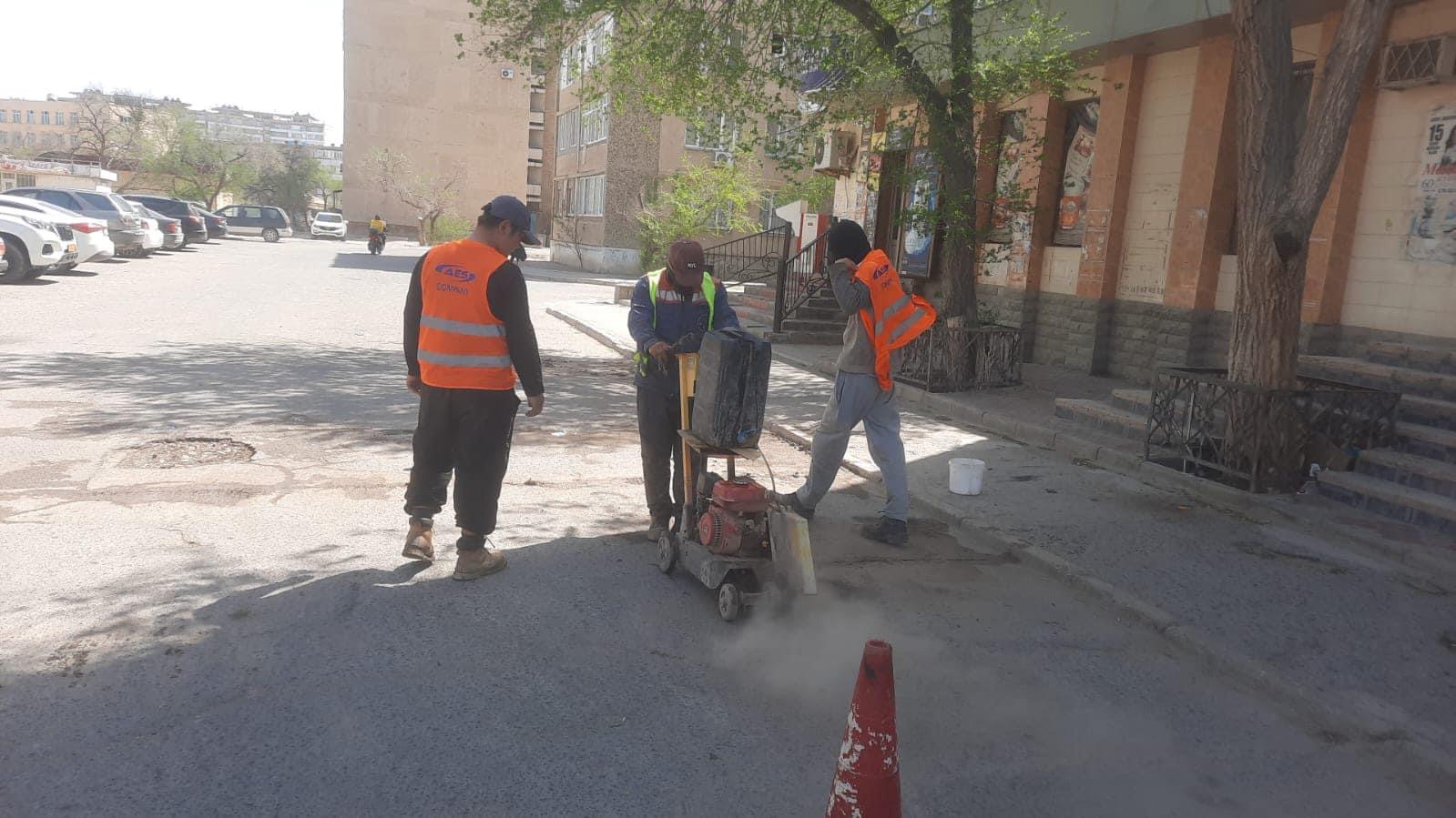 В Актау начат ямочный ремонт внутримикрорайоных дорог