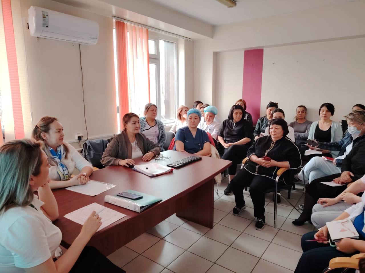 Алматы онкология орталығының қызметкерлеріне түсіндірме жұмыстары жүргізілді
