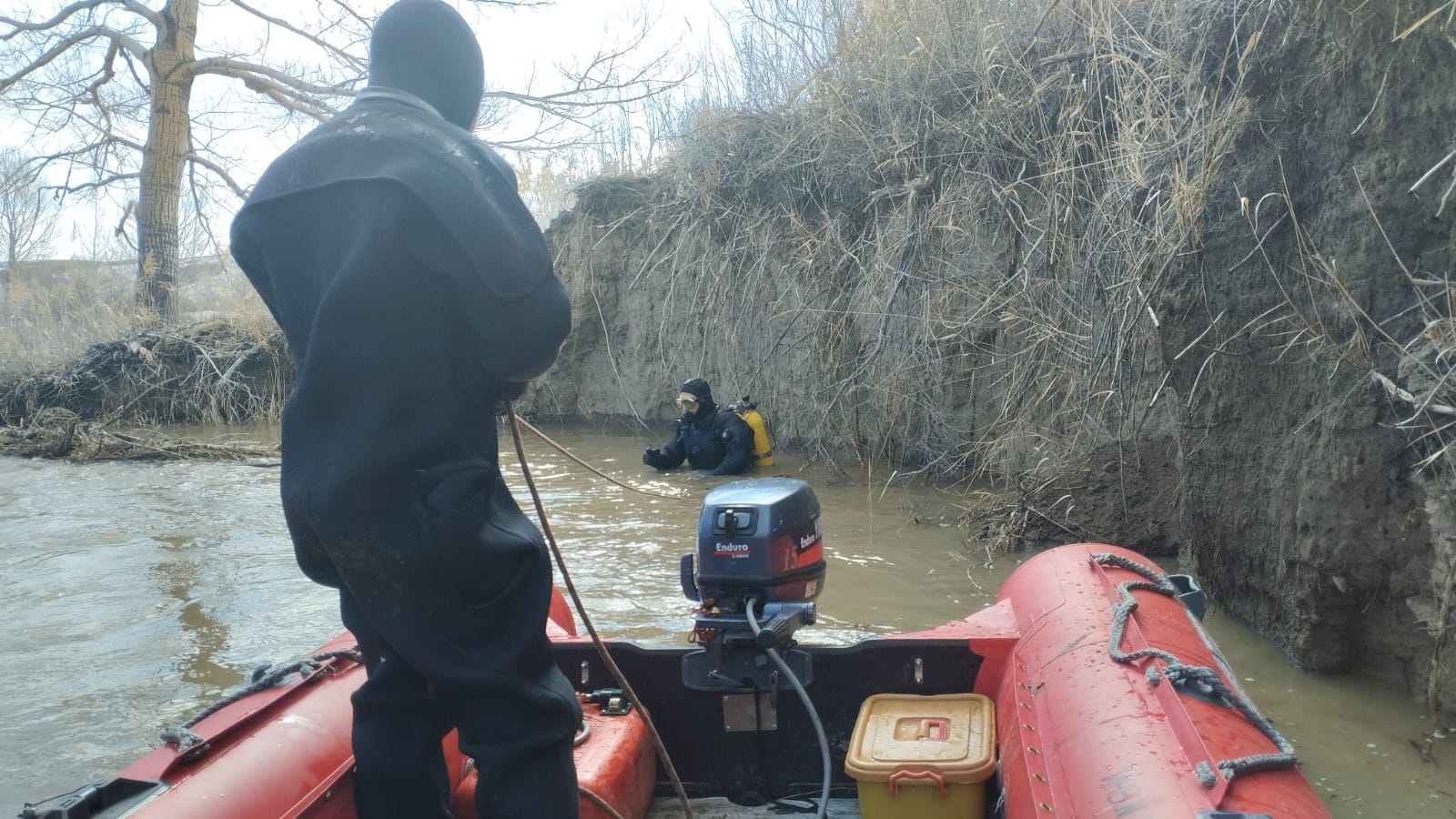Борлы өзенінде суға батқан ер адамдарды іздестіру жалғасуда