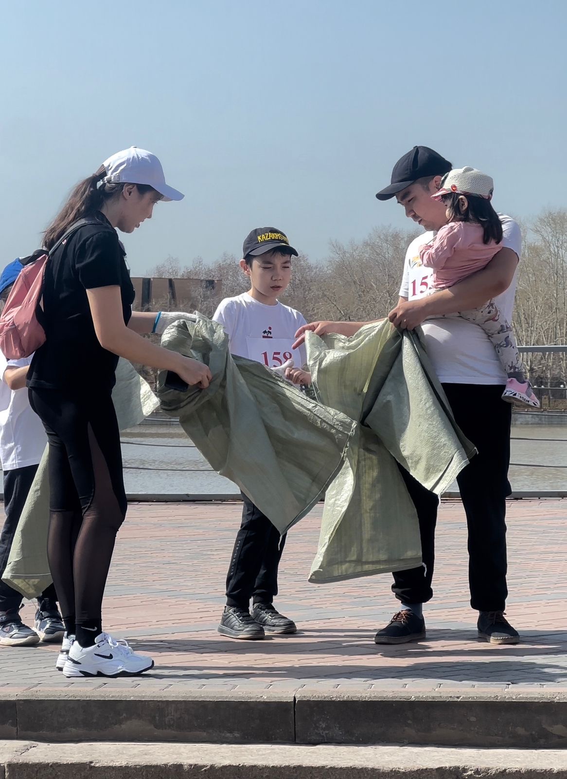 Спорт пен тазалық: Астанада қоқыс жинаудан экомарафон өтті