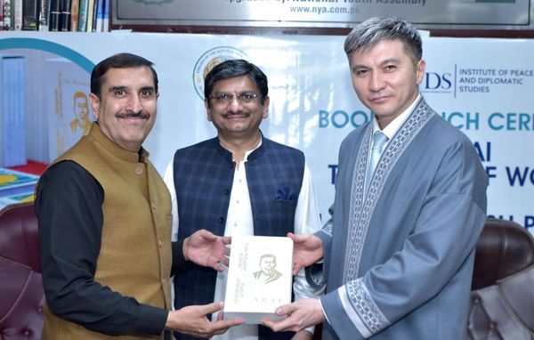 “Book of Words” by Abai and a Kazakh-Urdu-English phrasebook were presented at the National Library of Pakistan