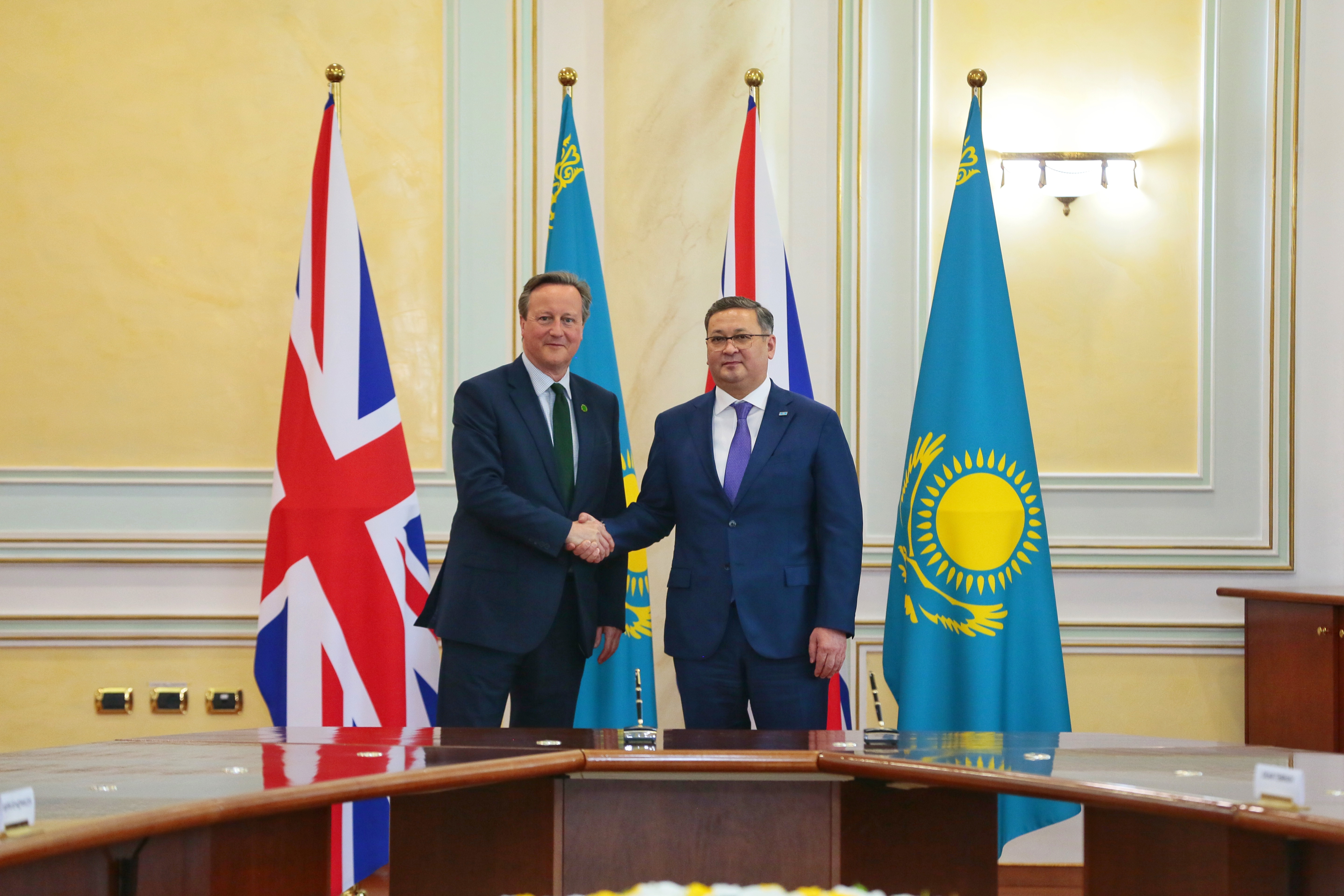 Қазақ-британ қарым-қатынасының жаңа кезеңі: Астанада стратегиялық әріптестік және ынтымақтастық туралы келісімге қол қойылды