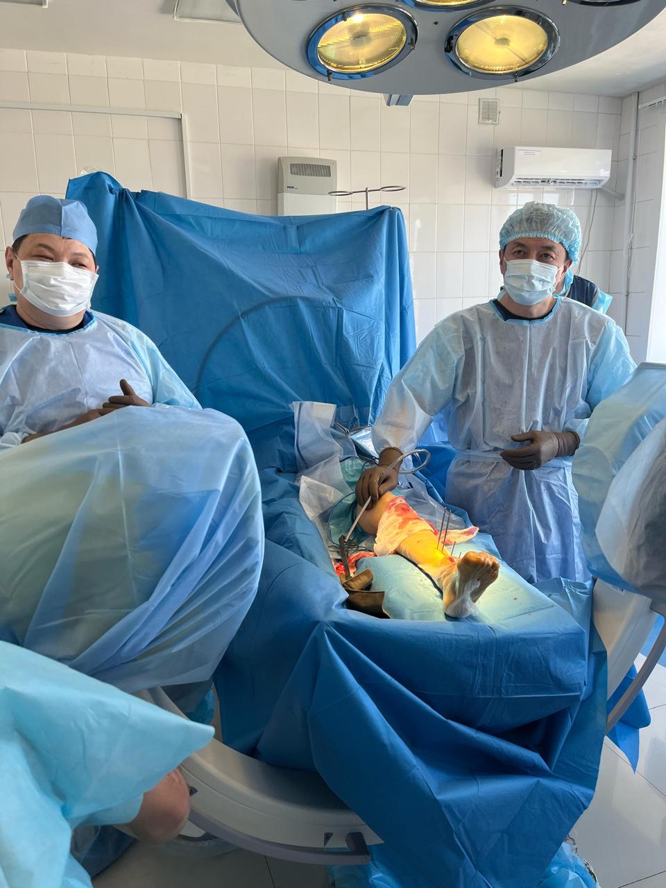 Қарағандылық хирургтар ел бойынша алғаш болып тобық буынын ауыстыру отасын жасады