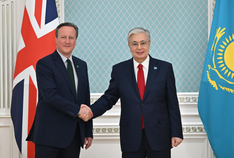 Президент Республики Казахстан Касым-Жомарт Токаев принял Министра иностранных дел Великобритании Дэвида Кэмерона, находящегося с официальным визитом в нашей стране