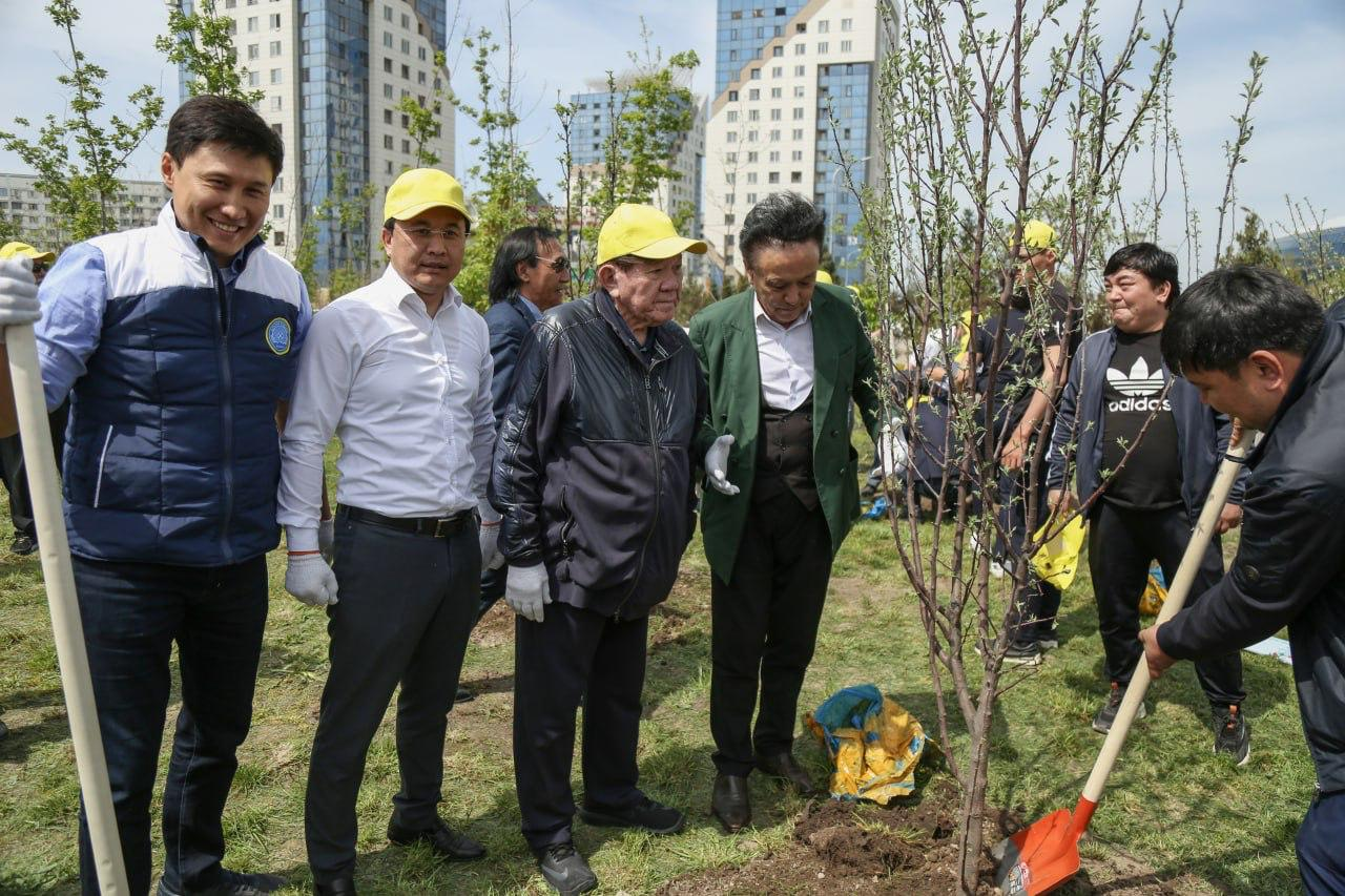 Деятели культуры высадят 1000 яблонь в Алматы
