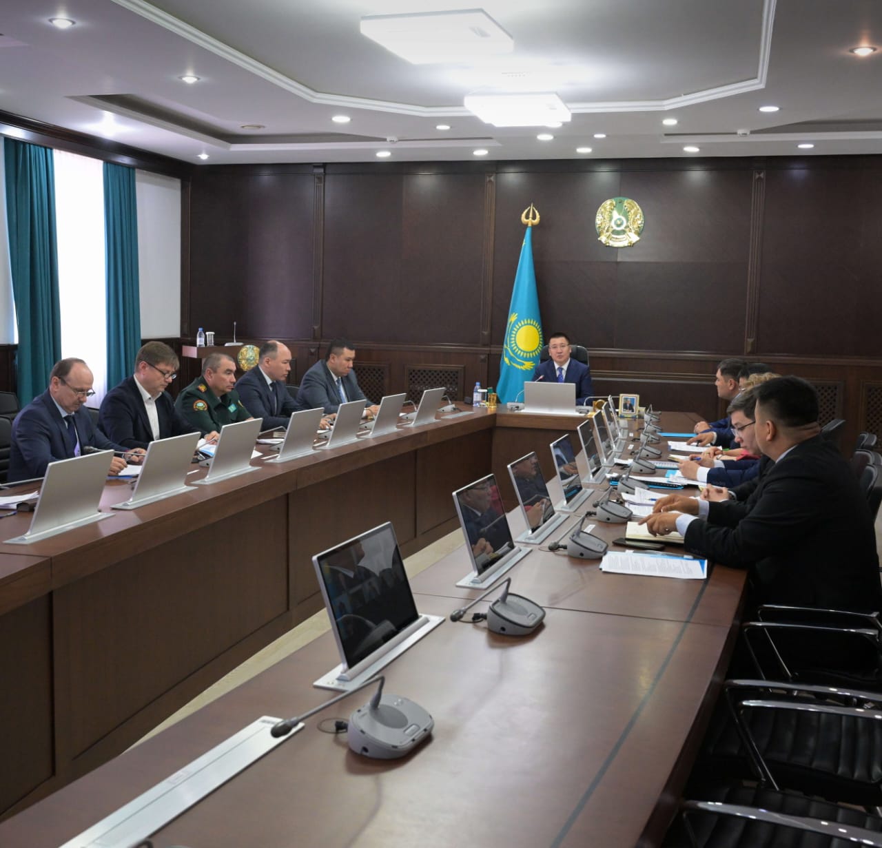 Сегодня глава региона Асаин Байханов провел совещание по обеспечению бесперебойного электроснабжения городов и районов области