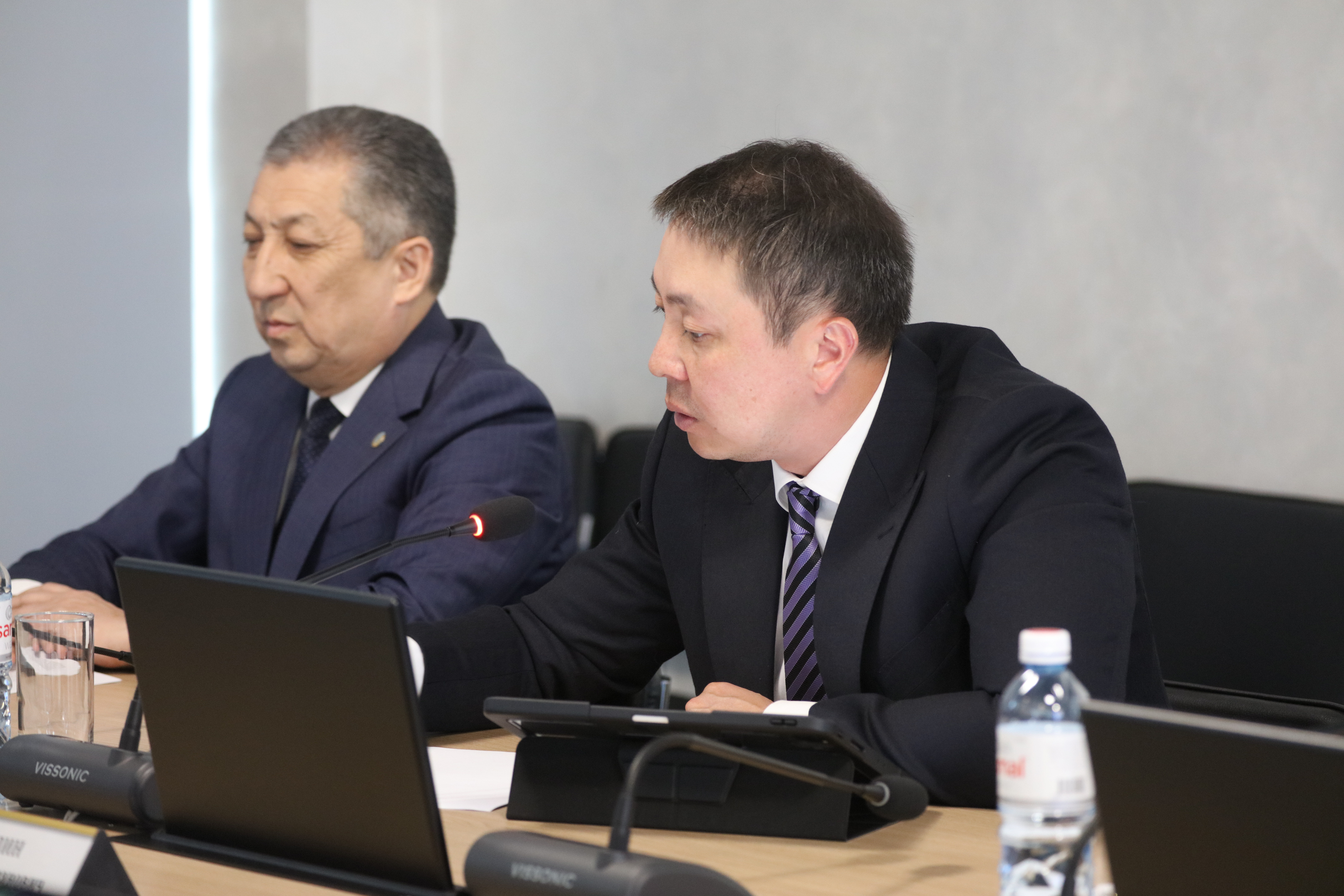 Аким Медеуского района Еркебулан Оразалин представил депутатам отчет за 2023 год