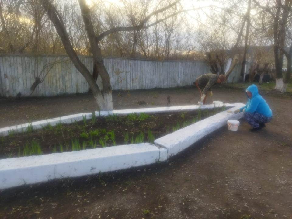 Іске қосылған "Таза Қазақстан" республикалық экологиялық акциясы аясында 2024 жылғы 25 сәуірде ауылдық округ әкімі аппаратының қызметкерлері Ақжан ауылындағы абаттандыру және қоқысты тазарту бойынша сенбілікке қатысты.
