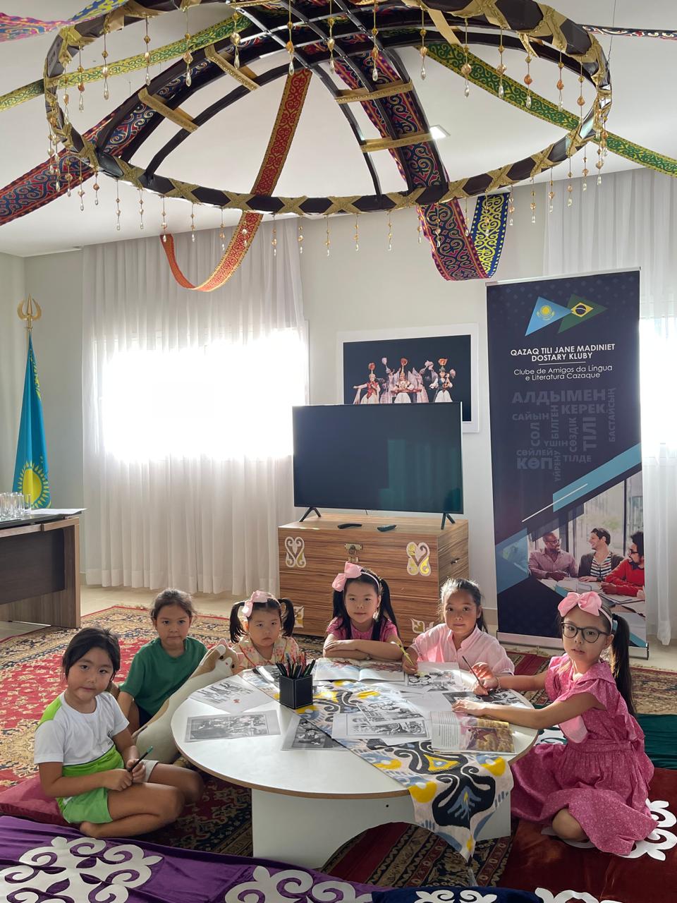 Дети совместно прочитали казахские народные сказки