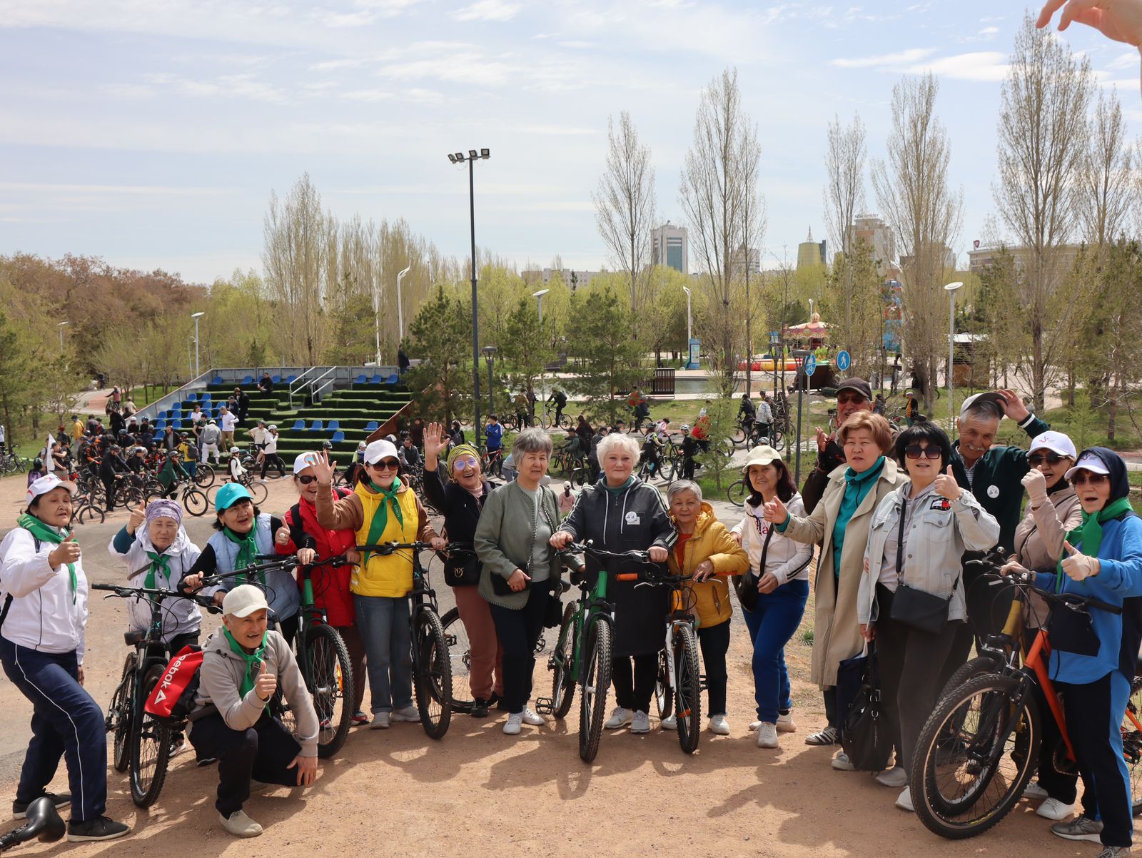 Столичные пенсионеры приняли участие в открытии велосезона