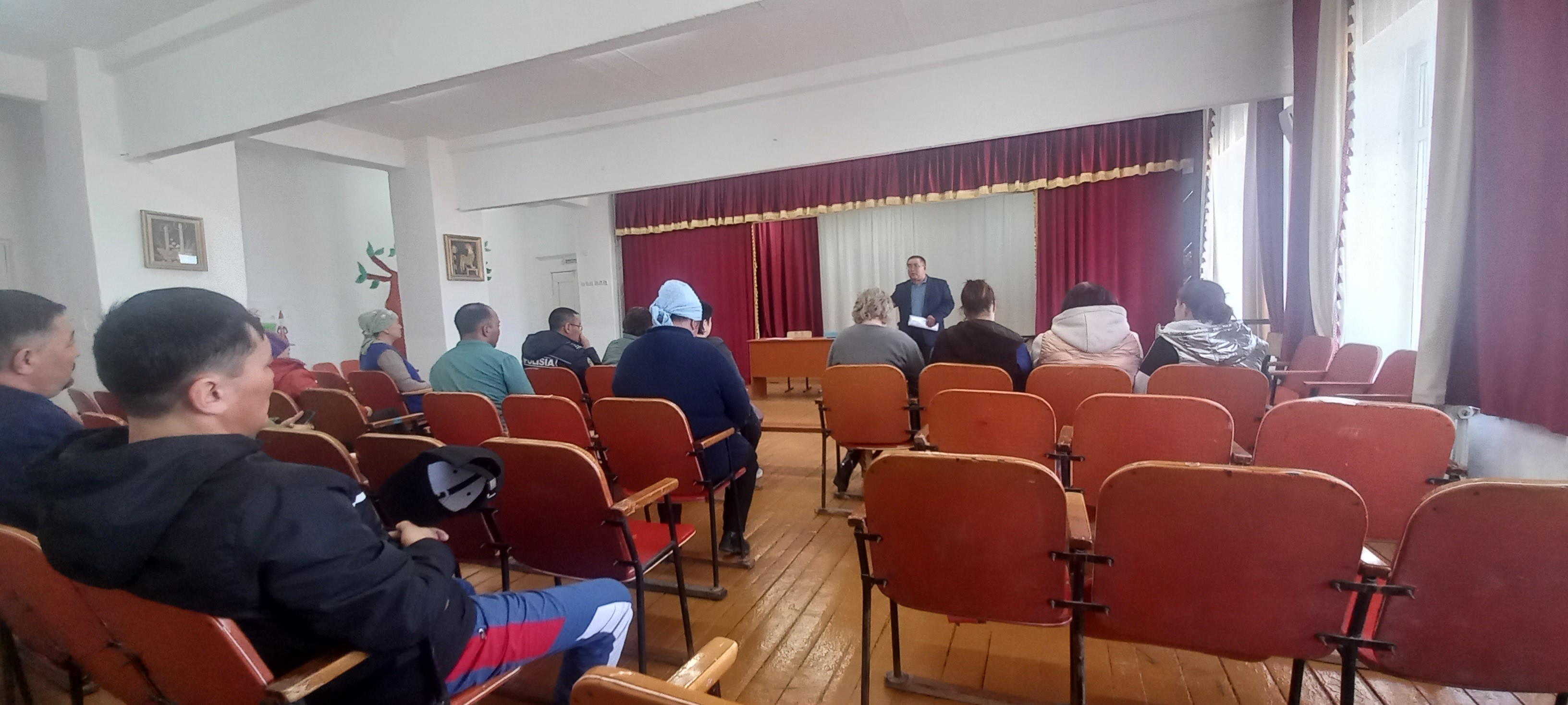 С педагогами КГУ общеобразовательной школы №22 села Қаракөл прошел круглый стол на тему: "Коррупция и методы борьбы с ней". Цель: профилактика коррупции и методы борьбы с ней.