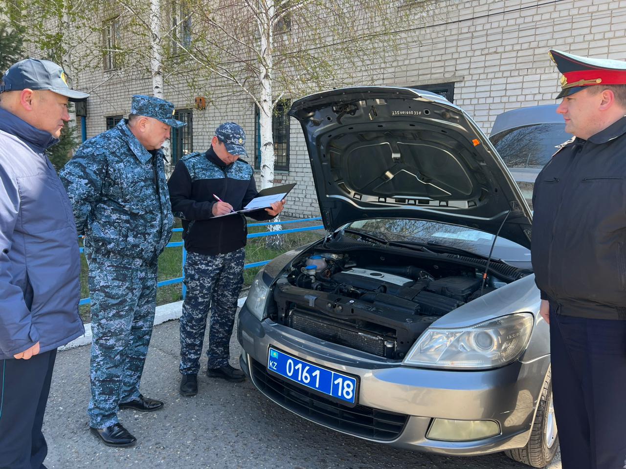 Абай облысы ПД бастығының орынбасары полиция полковнигі Шалқар Маратұлы Құнанбаев қызметтік автокөлікке техникалық тексеріс өткізді