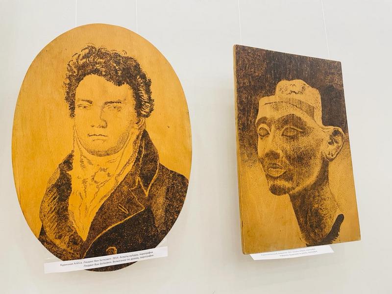 Паула Паттонмен жыныстық қатынас Өгей анасы ұлының әтешін сорады (порно)