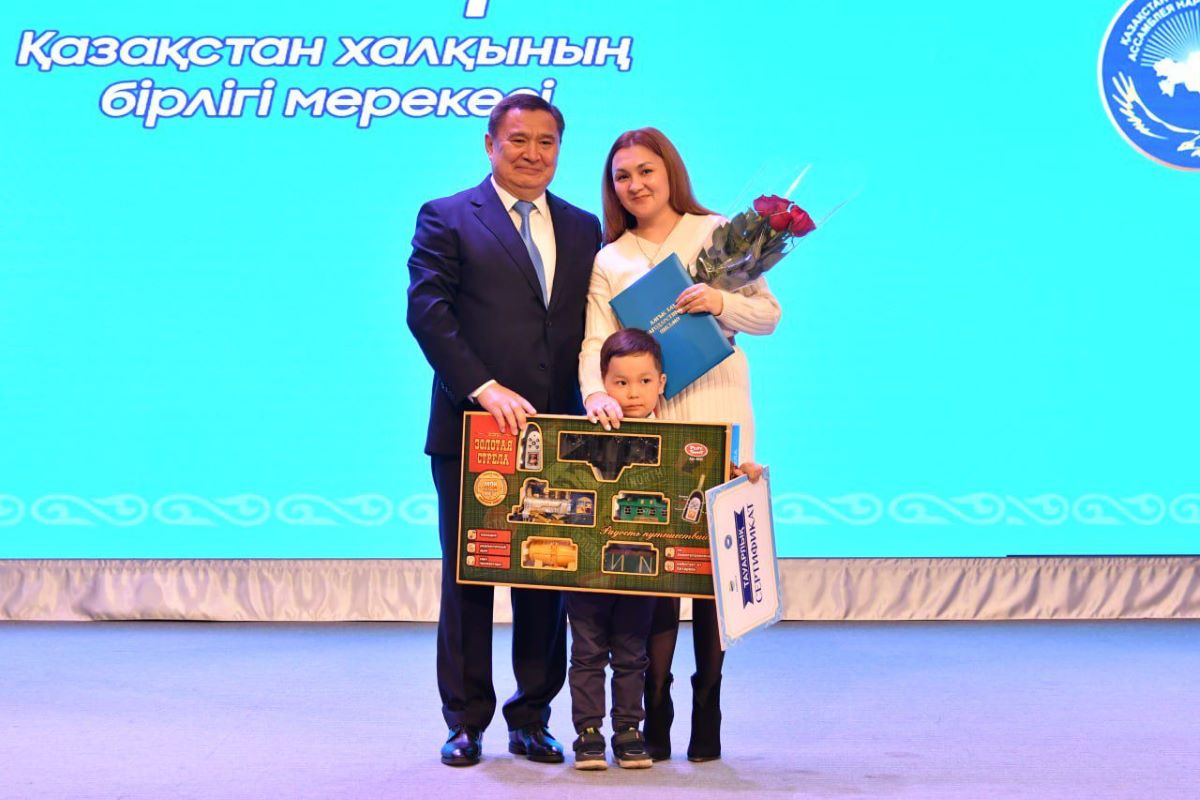 В Кокшетау на День единства народа Казахстана наградили участников ликвидации паводка