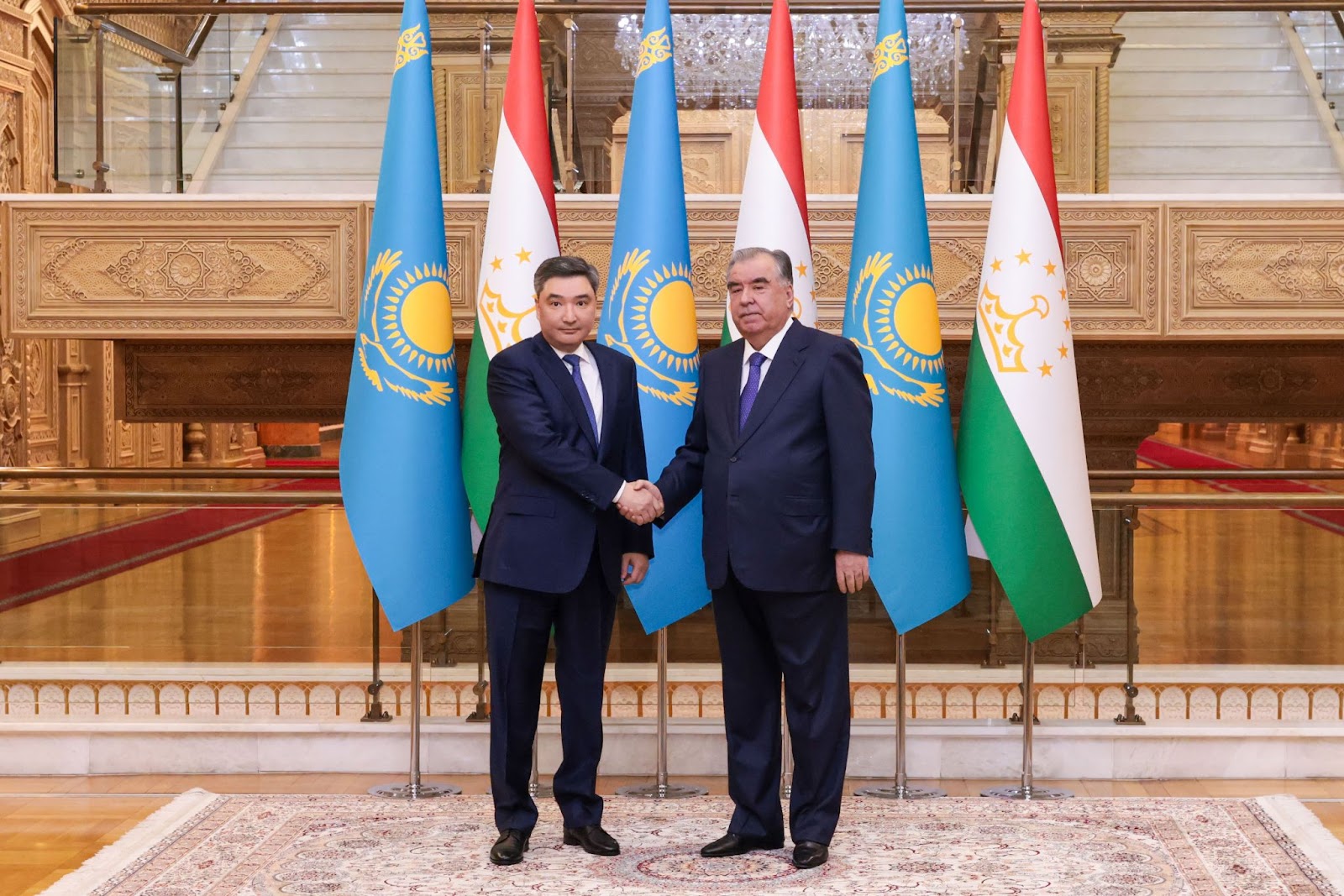 Olzhas Bektenov and Tajikistan's Head of Government discuss prospects for trade and economic cooperation
