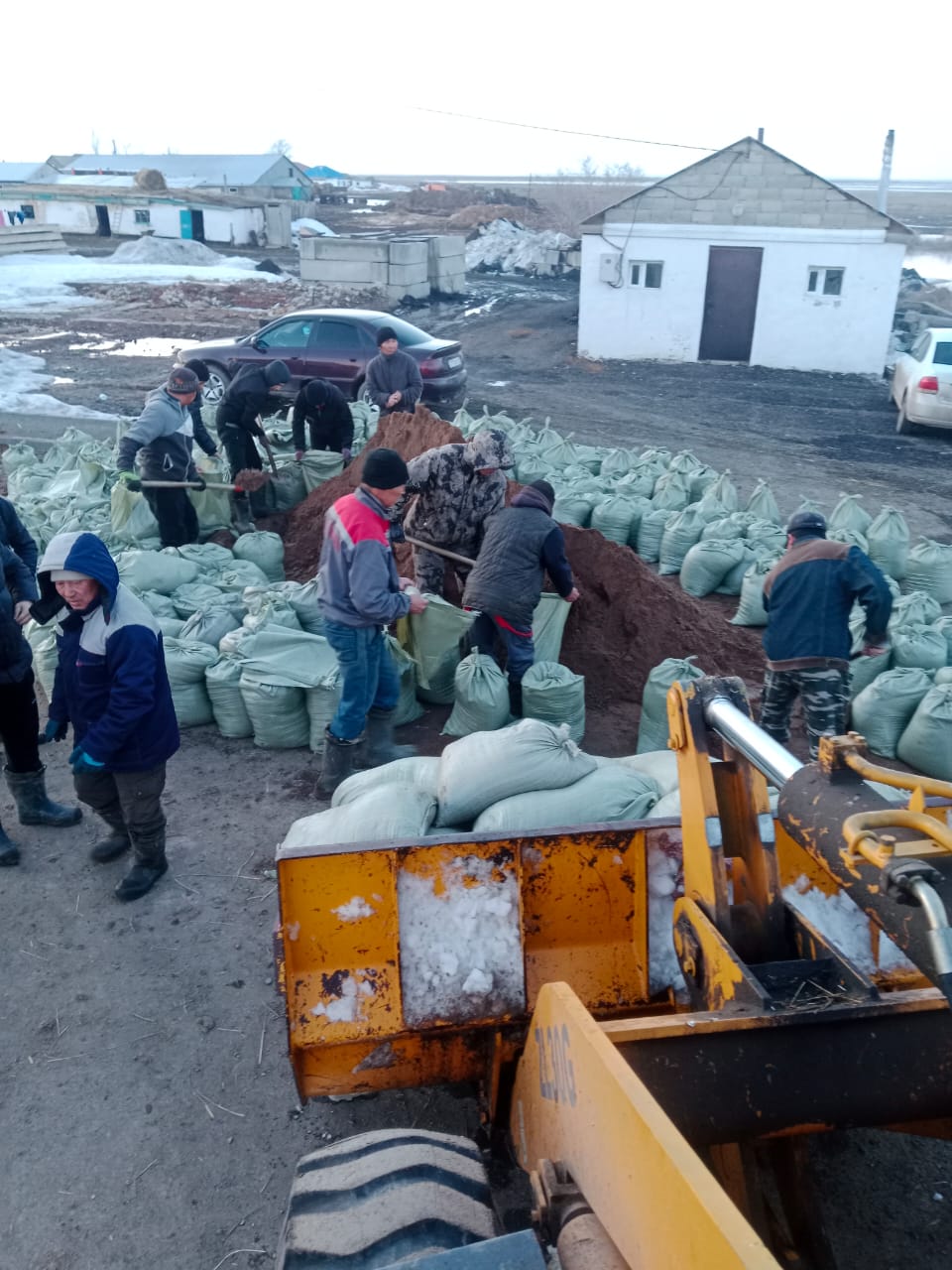 Шалқар ауылдық округі бойынша көктемгі су тасқынына қарсы іс-шаралар жүргізіліп жатыр!