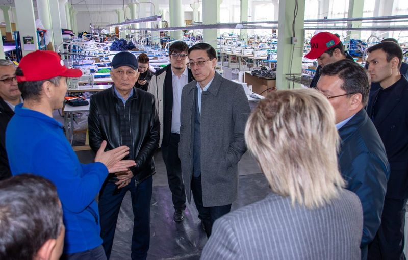 Үкімет аппаратының делегациясы келді
