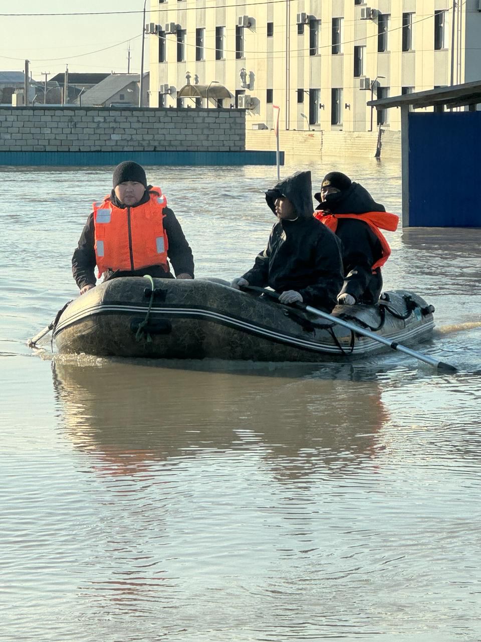 В Жылыойском районе непрерывно ведутся аварийно-спасательные и неотложные работы