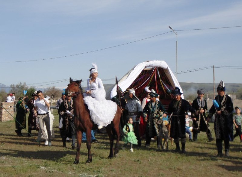 Военнослужащие Вооруженных сил отметили День единства народа Казахстана