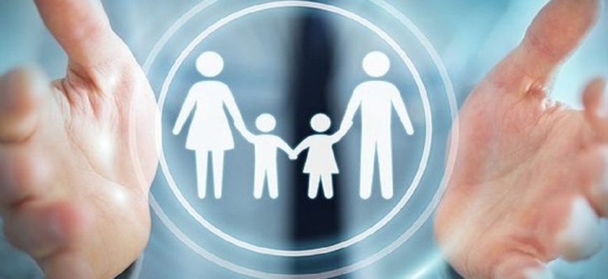 Арнаулы әлеуметтік төлем кімдерге беріледі және ол қандай қаржыландыру көздерінен жүзеге асырылады?