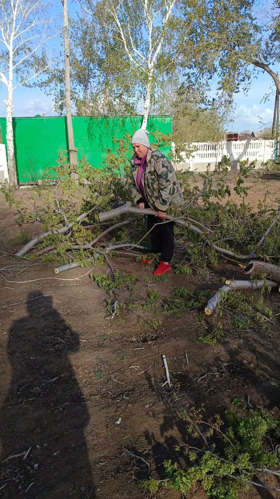 Өнегелі ұрпақ экологиялық акциясына сай ардагерлер ауласы мен қарттар үйлерінің аумағын жинау және абаттандыру ұйымдастырылды