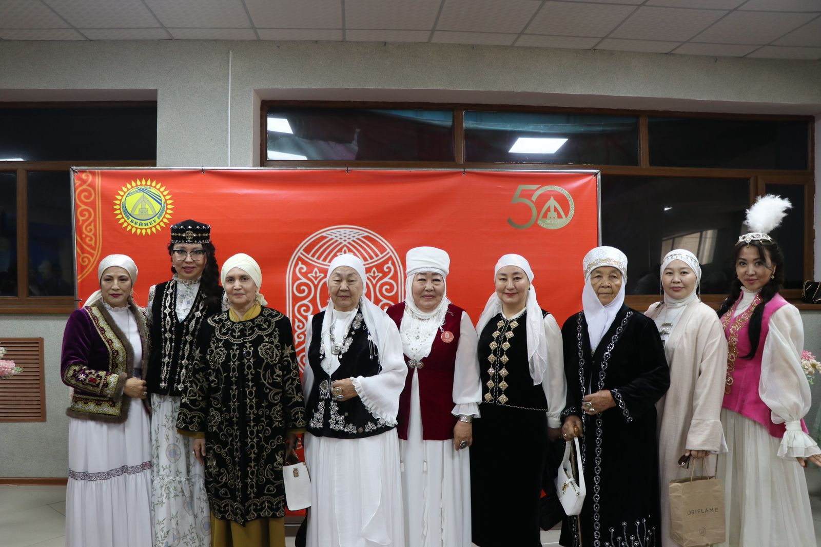 ҚАЗАҚ АНАЛАРЫ - ДӘСТҮРГЕ ЖОЛ