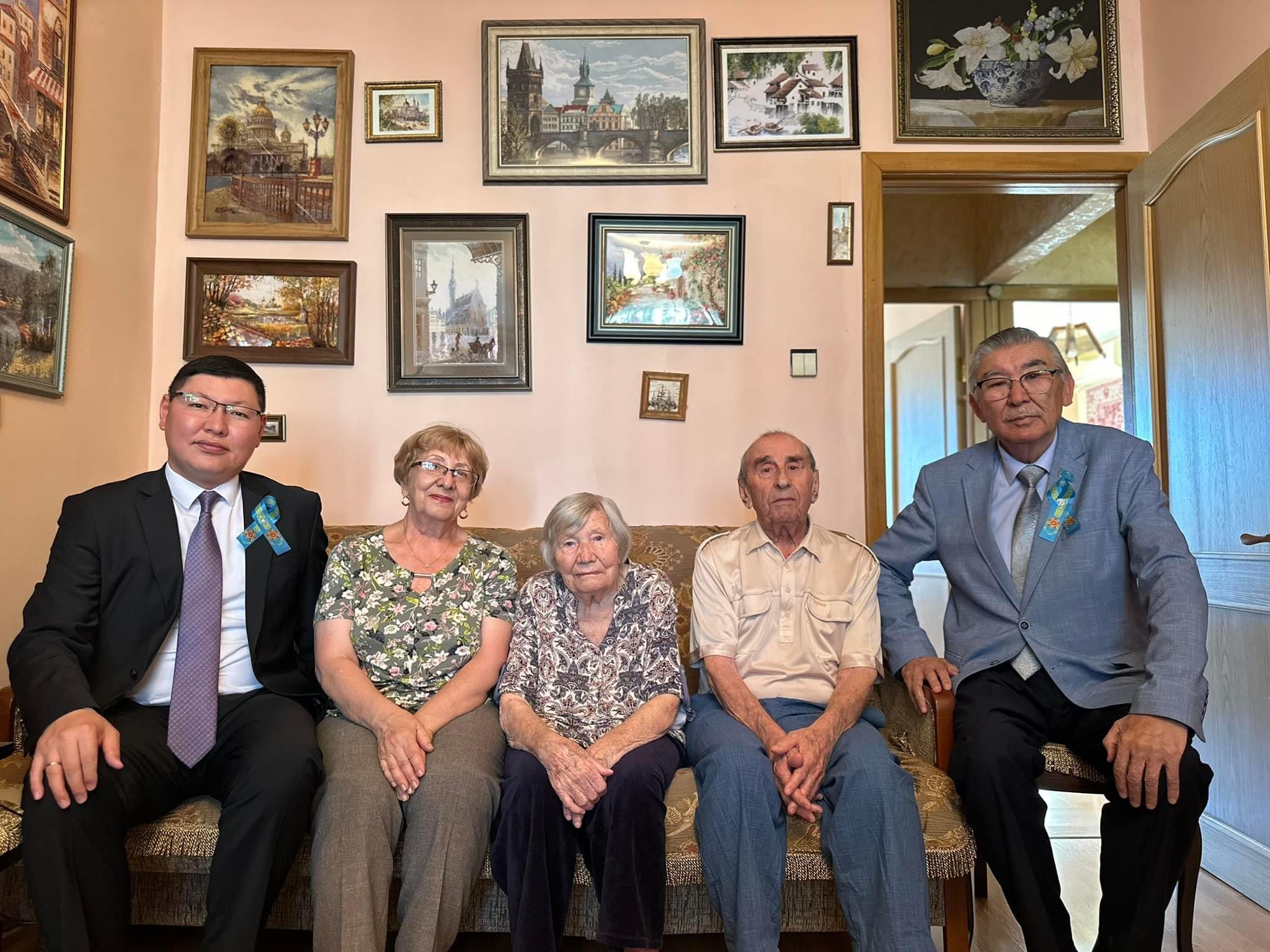 Ақтау қаласының әкімі тыл ардагерлерін мерекемен құттықтады