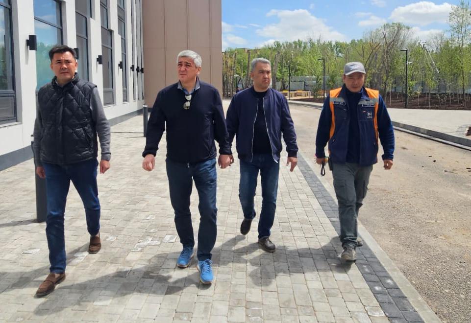 Ермаганбет Булекпаев ознакомился с работами по благоустройству главного проспекта Караганды
