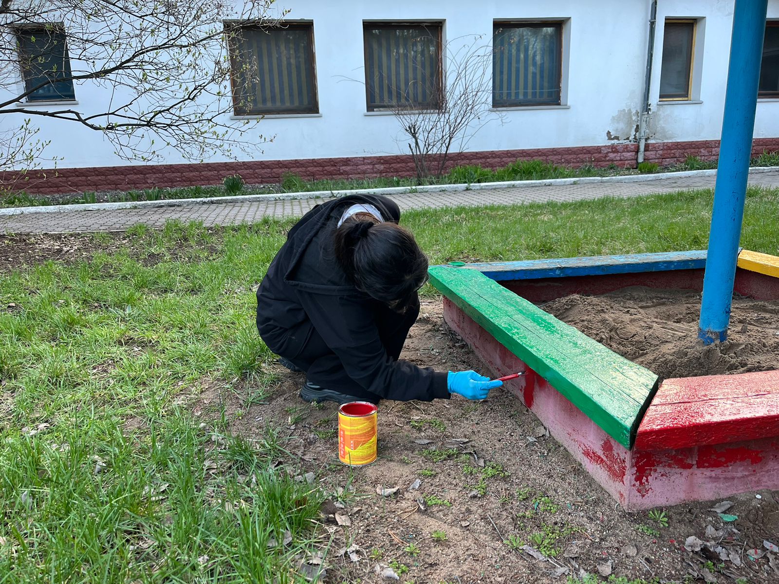 Бір айда Алматыда барлығы 10 мың жол белгісі, 470 бағдаршам, 15 мың орындық жуылып, боялды