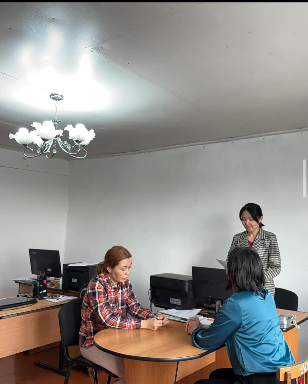 25 сәуірде ауылдық округ әкімінің уақытша міндетін атқарушы Каржанова А.Е. сыбайлас жемқорлыққа қарсы заңнама бойынша сыбайлас жемқорлық қылмыстарын жасағаны үшін жауапкершілікке алу туралы әкімдік қызметкерлермен әңгіме жүргізді.