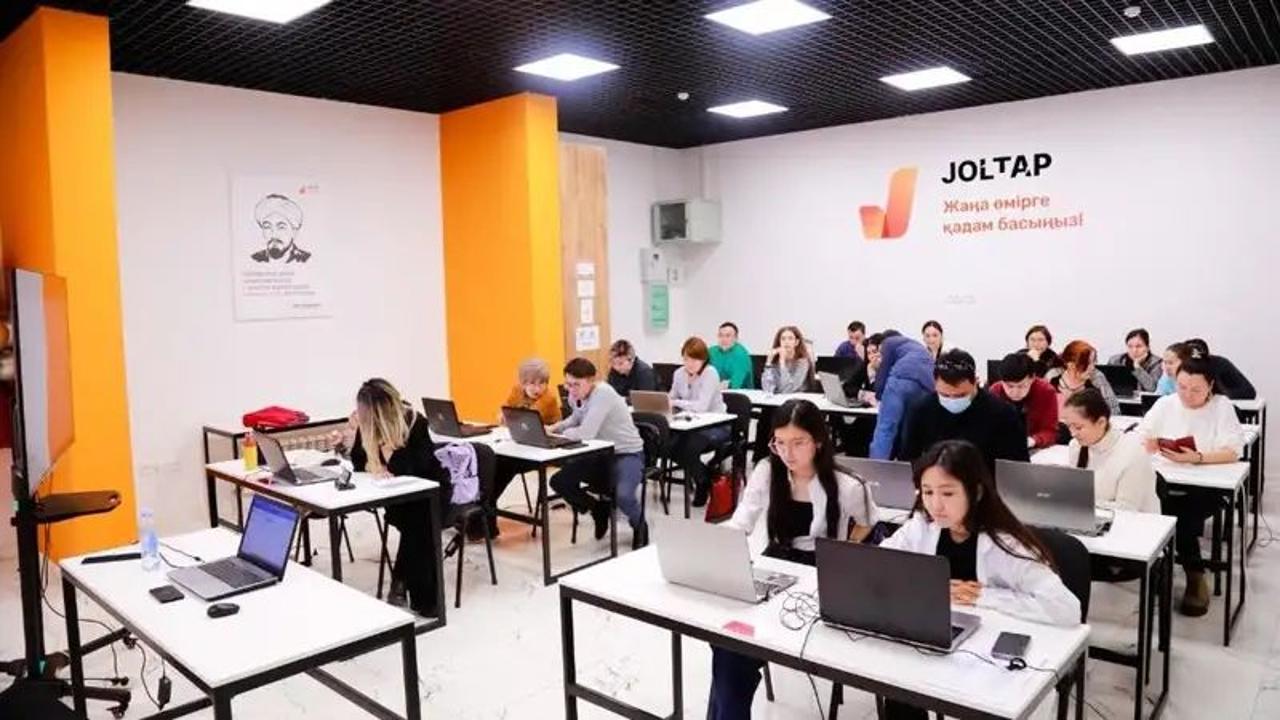 JOLTAP: как обучающие курсы проекта развивают навыки столичных специалистов