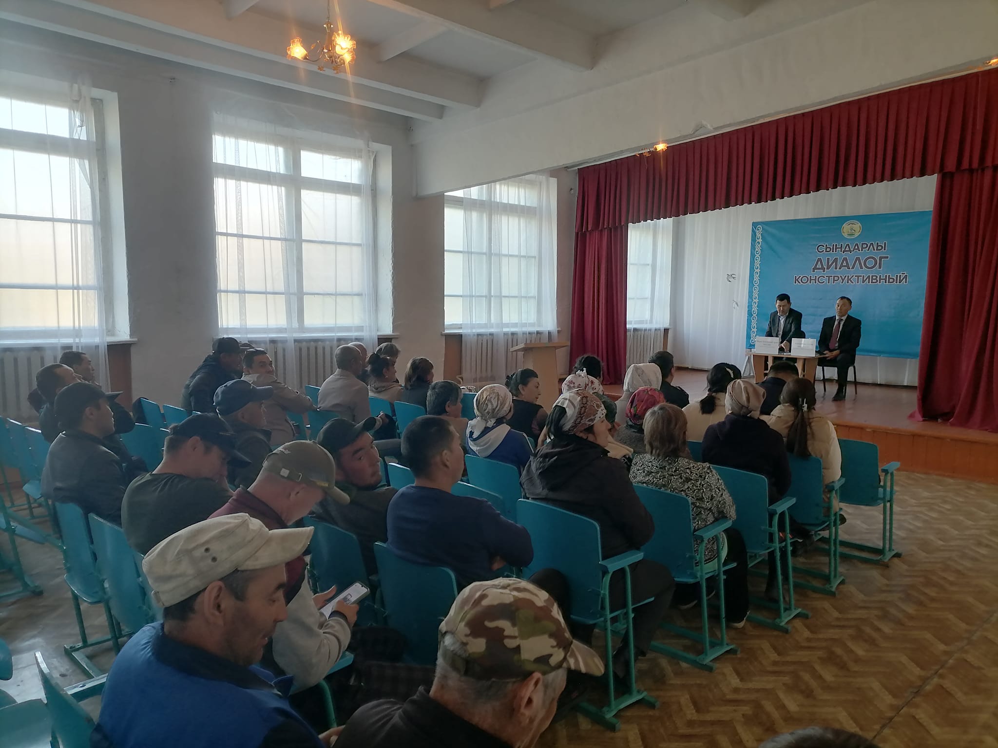 Уәлиханов ауданының әкімі М. Т. Абдуловтың Қаратерек ауылының тұрғындарымен сындарлы диалогы
