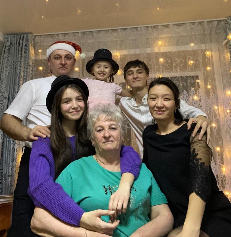 Бір киска, екі сиқырдың фотосы