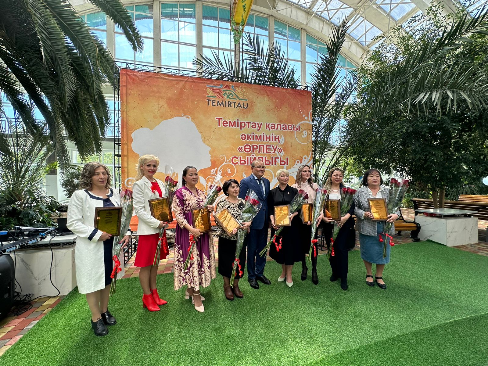 Премией акима Темиртау «Өрлеу» наградили активных жительниц города