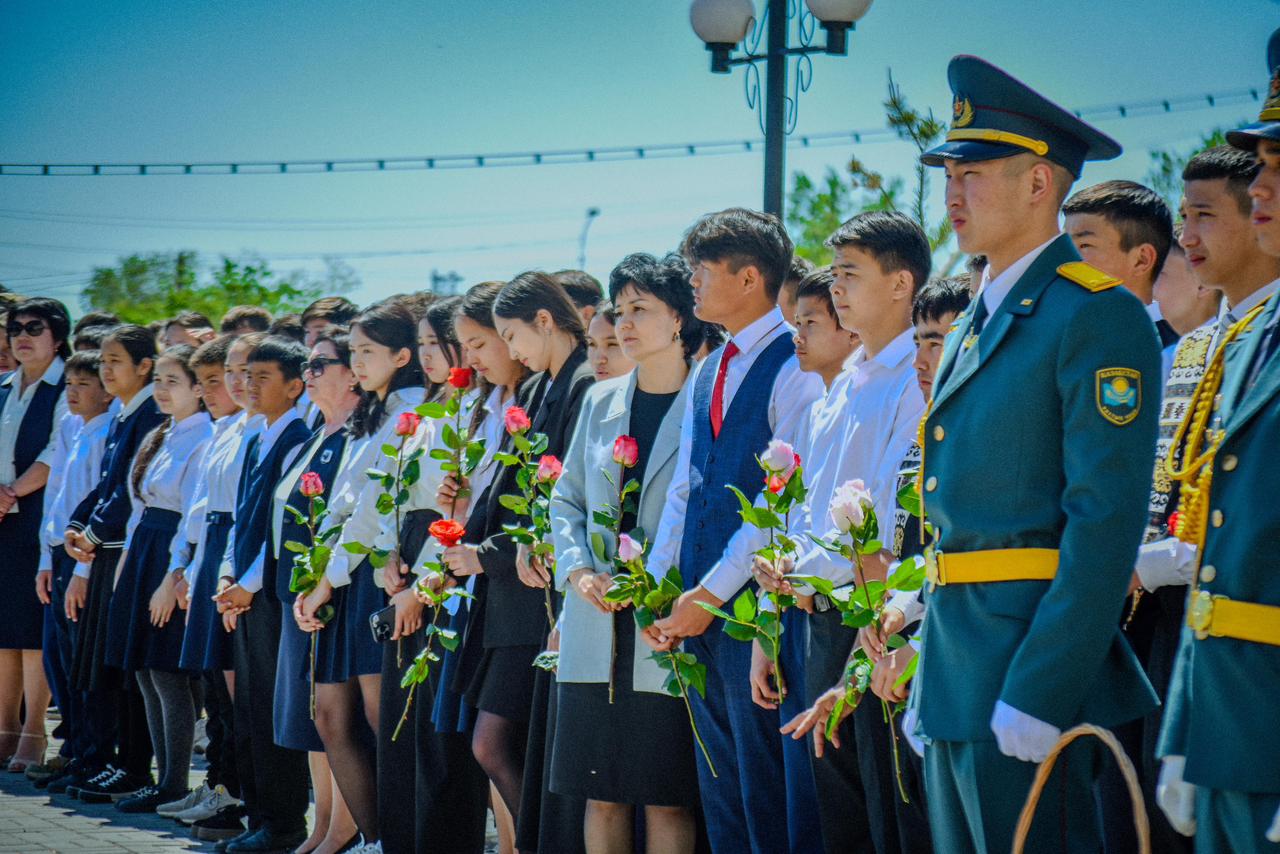 Айбат Ерболұлы Амановқа өзі оқыған А. Сейдімбек атындағы мектептің алаңына ескерткіш тақта орнатылды
