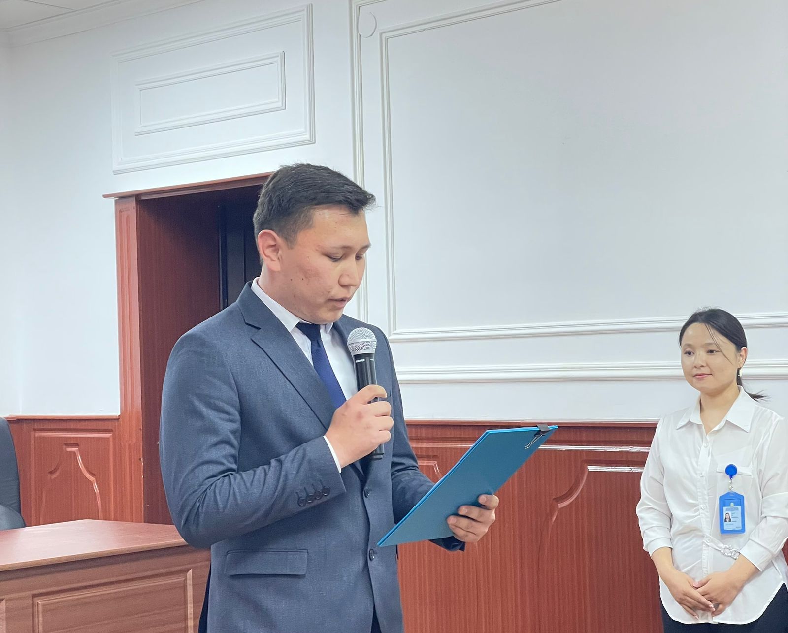 Онлайн порно көру: Ол оянып кетті және оны біреу трахты келді. Порно қатыгез кастингтер