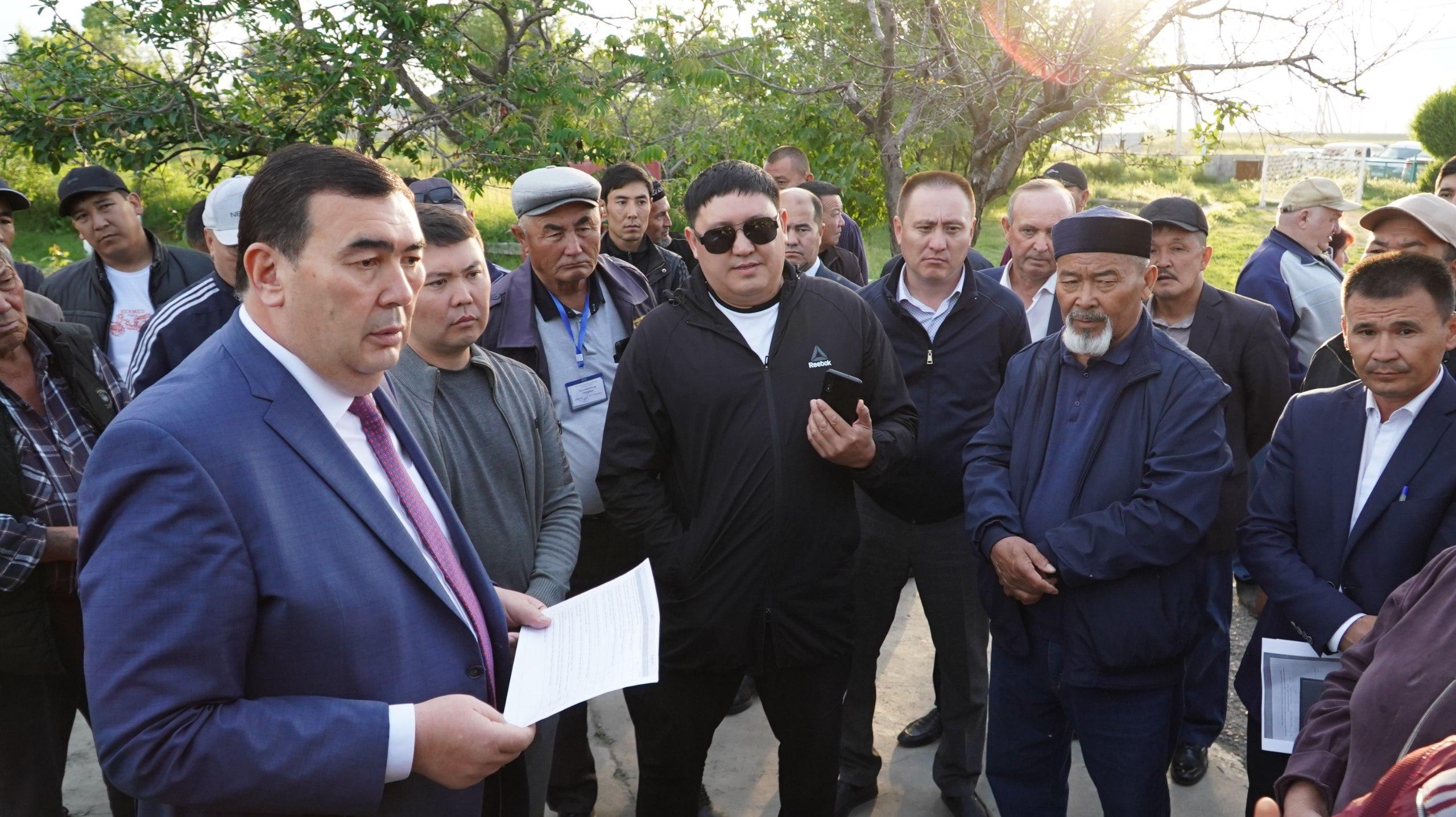 Аким города встретился с жителями массива Кызыл-Абад