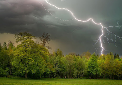 Меры предосторожности во время грозы
