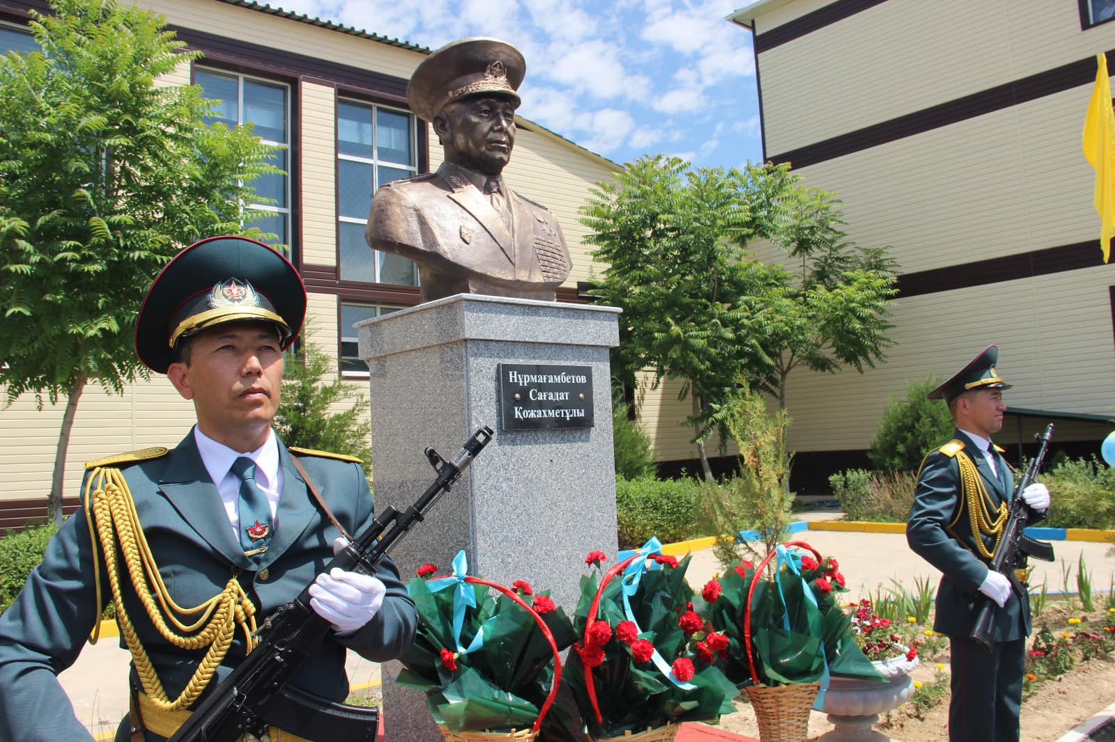 Кеңес Одағының Батыры, Халық Қаһарманы, Тәуелсіз Қазақстан армиясының тұңғыш қорғаныс министрі Сағадат Нұрмағамбетовтің туғанына 100 жыл толуына орай “С.Нұрмағамбетов” атындағы ЖОМ салтанатты шара өтті.
