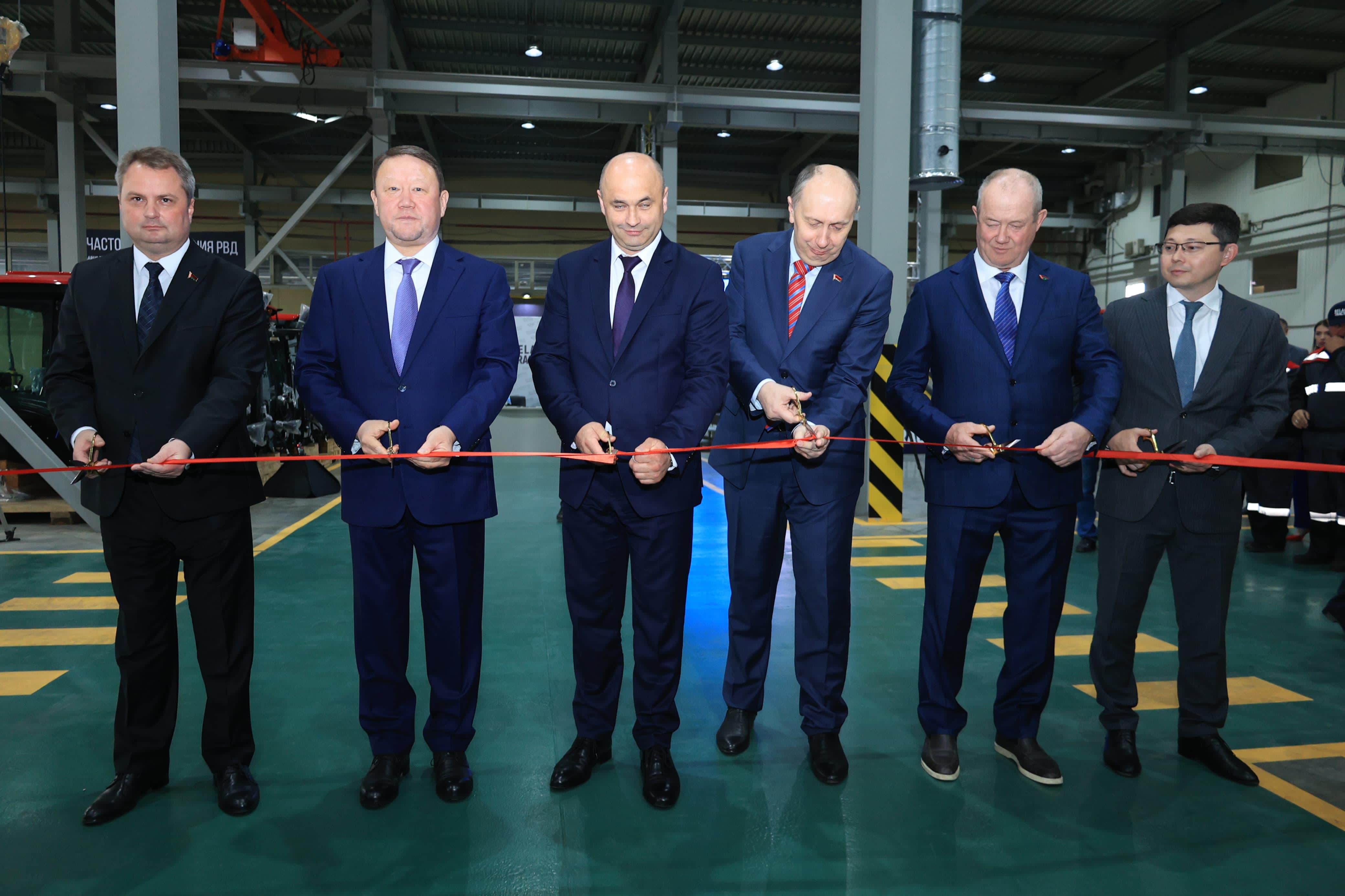 Сегодня в Костанае состоялась церемония открытия нового производственного комплекса ТОО «Машиностроительный завод МТЗ-Казахстан», где будет налажен выпуск кабин для тракторов марки «Беларус».