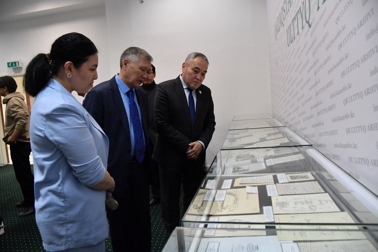 Выставка «Мир Алькея Маргулана» открылась в Национальном архиве РК