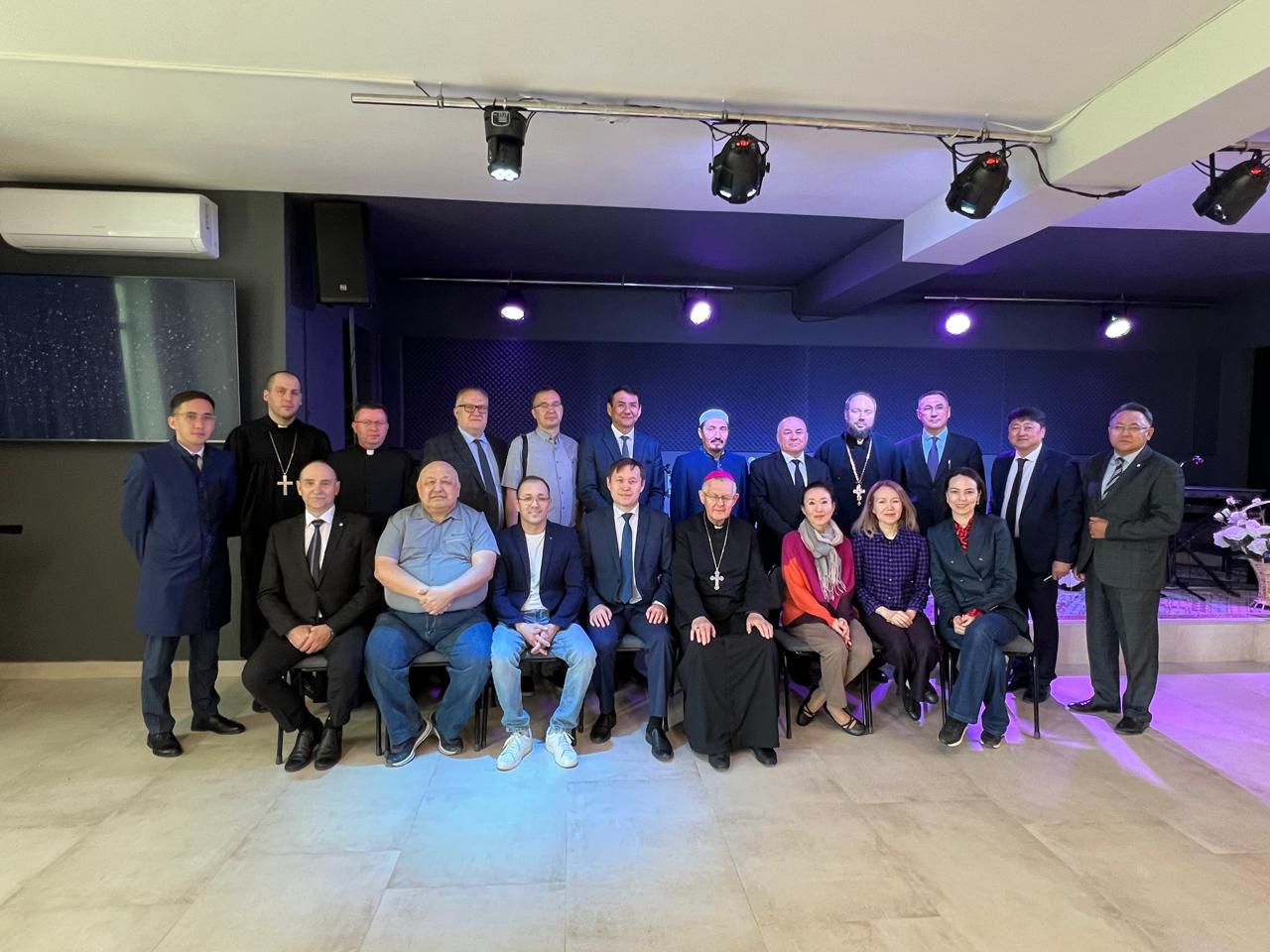 Заседание собрания представителей религиозных объединений прошло в Астане
