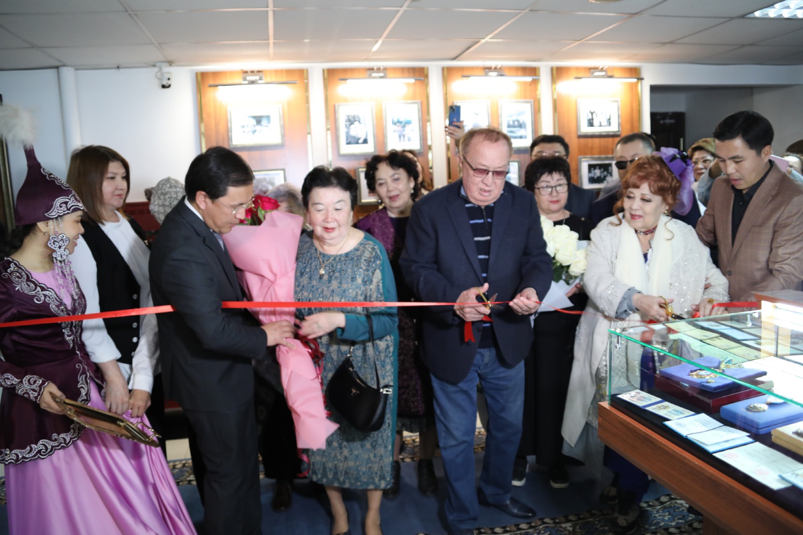 В Алматы открылся музейный уголок Ескендира Хасангалиева