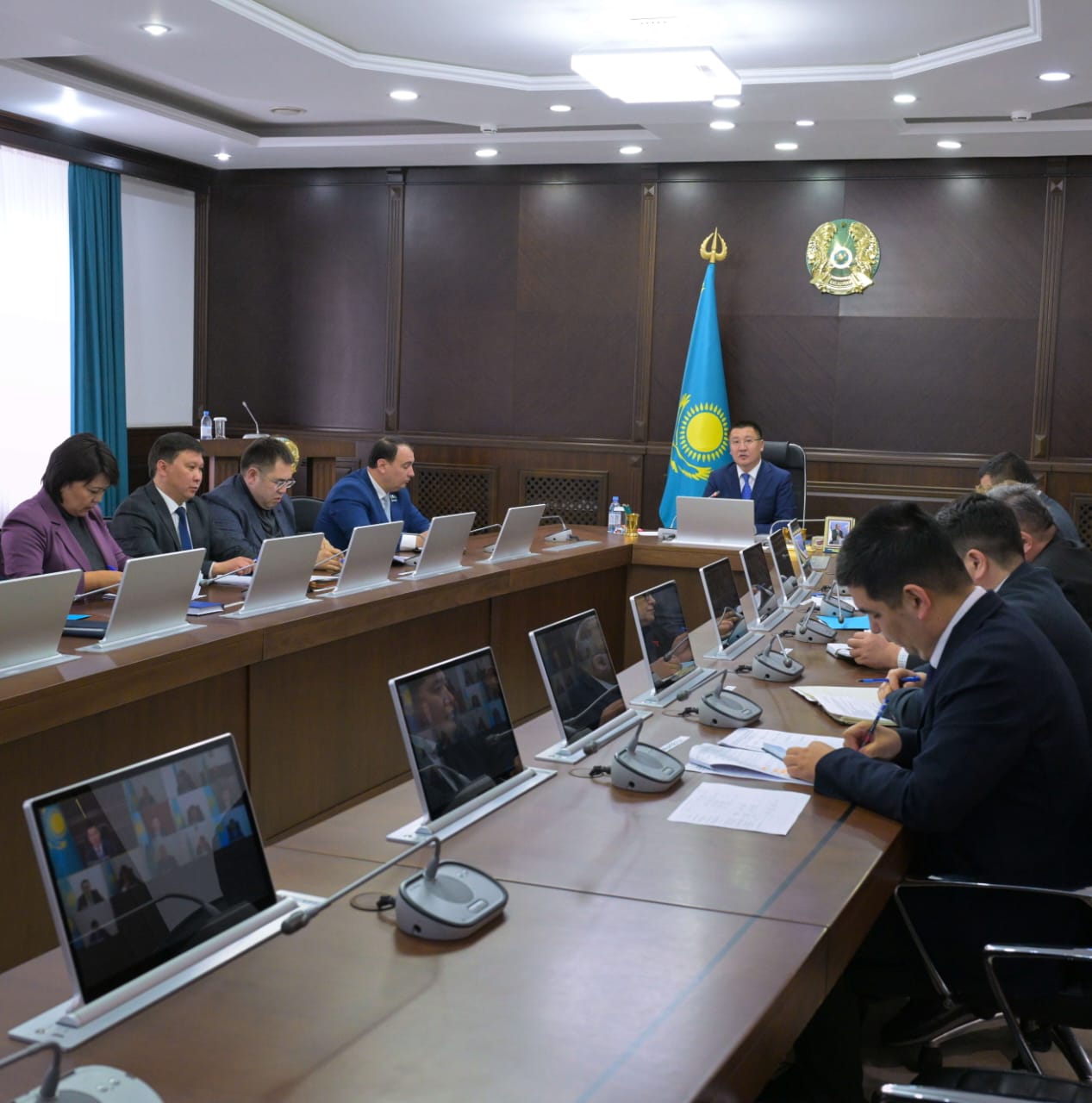 Аким области Асаин Байханов провел совещание по вопросам ремонта социальных объектов