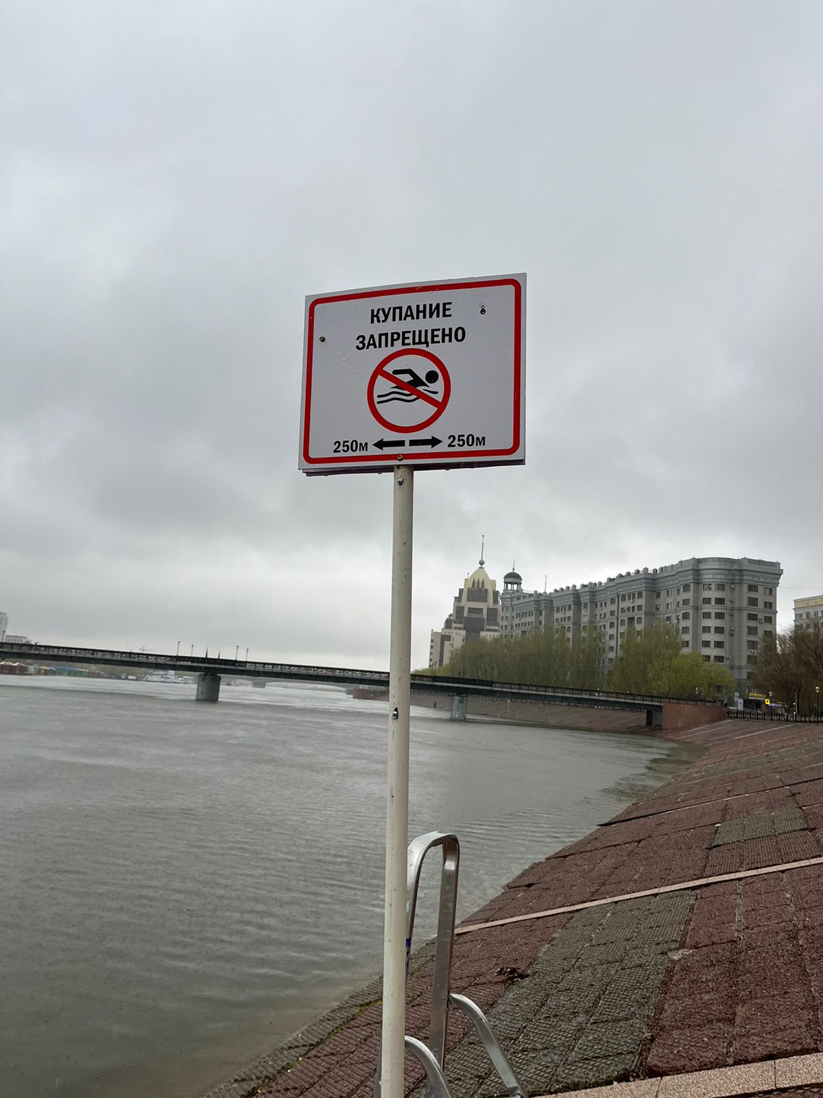В столице установили знаки «Купание запрещено»