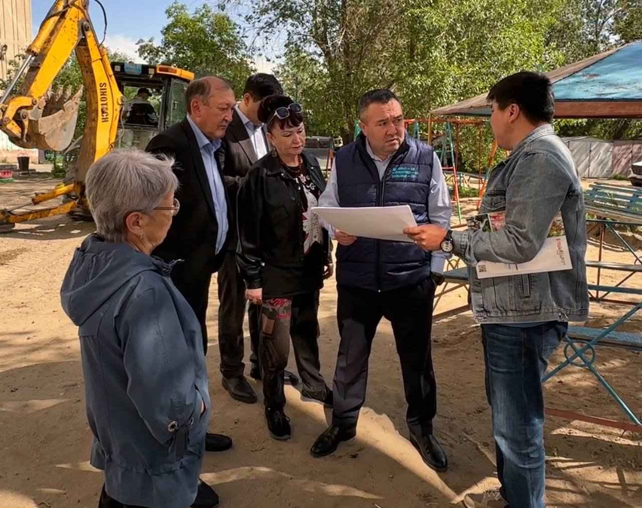 В Семее активно проводятся работы по благоустройству дворовых территорий