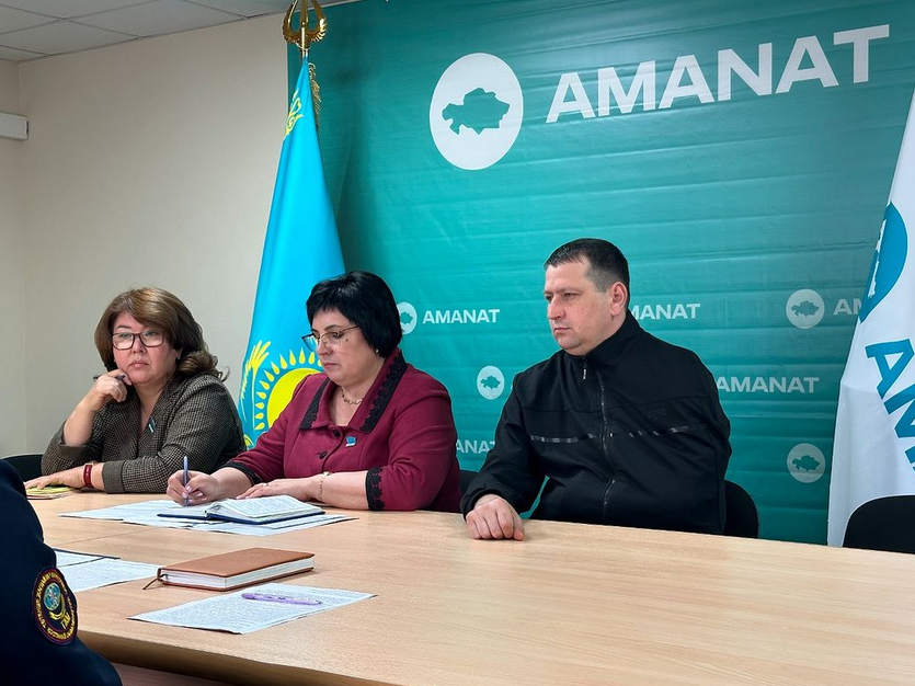 30 мая в Костанайском районном филиале партии AMANAT состоялось собрание депутатской фракции по рассмотрению актуальных вопросов текущего периода