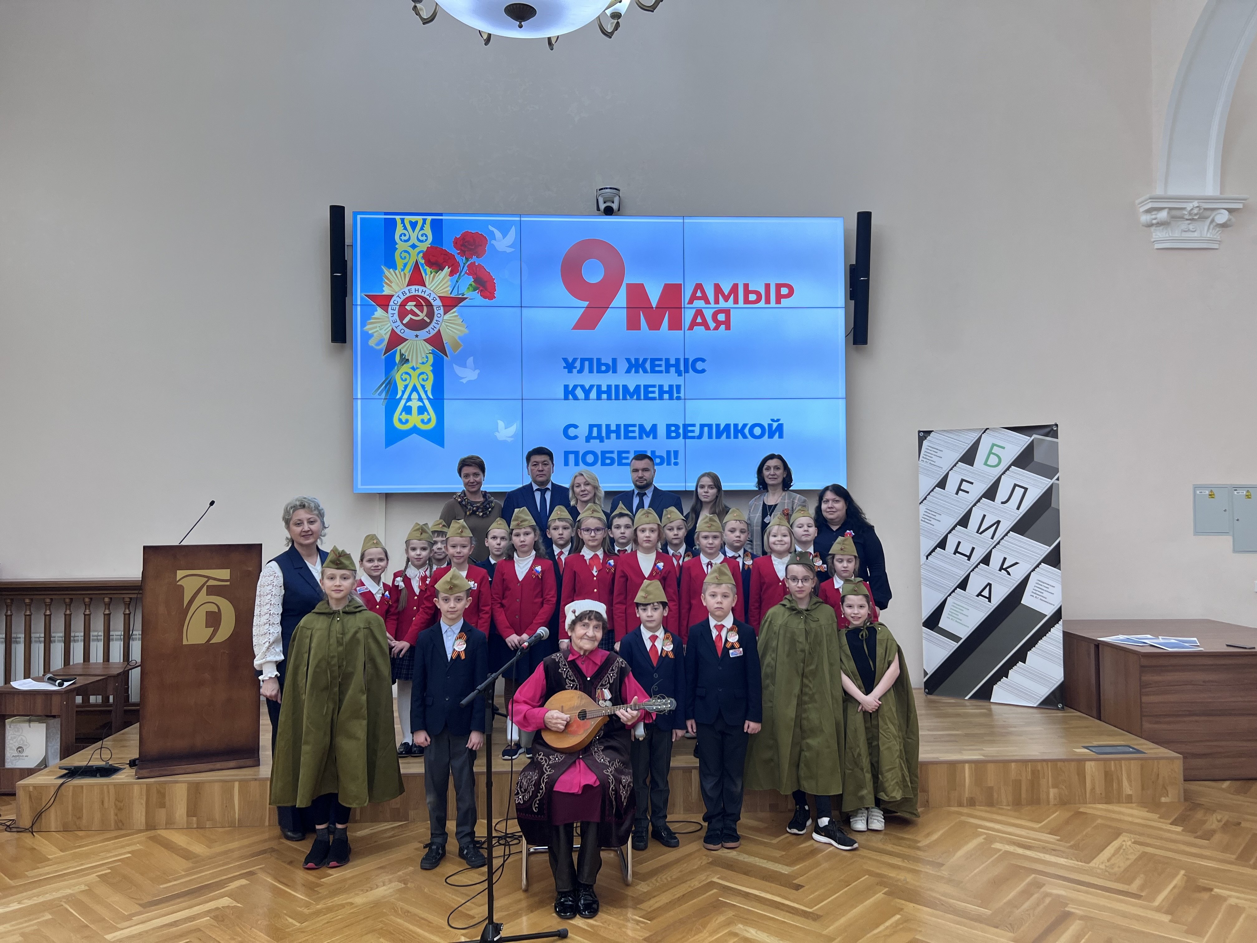 Тарихи киімдегі порно