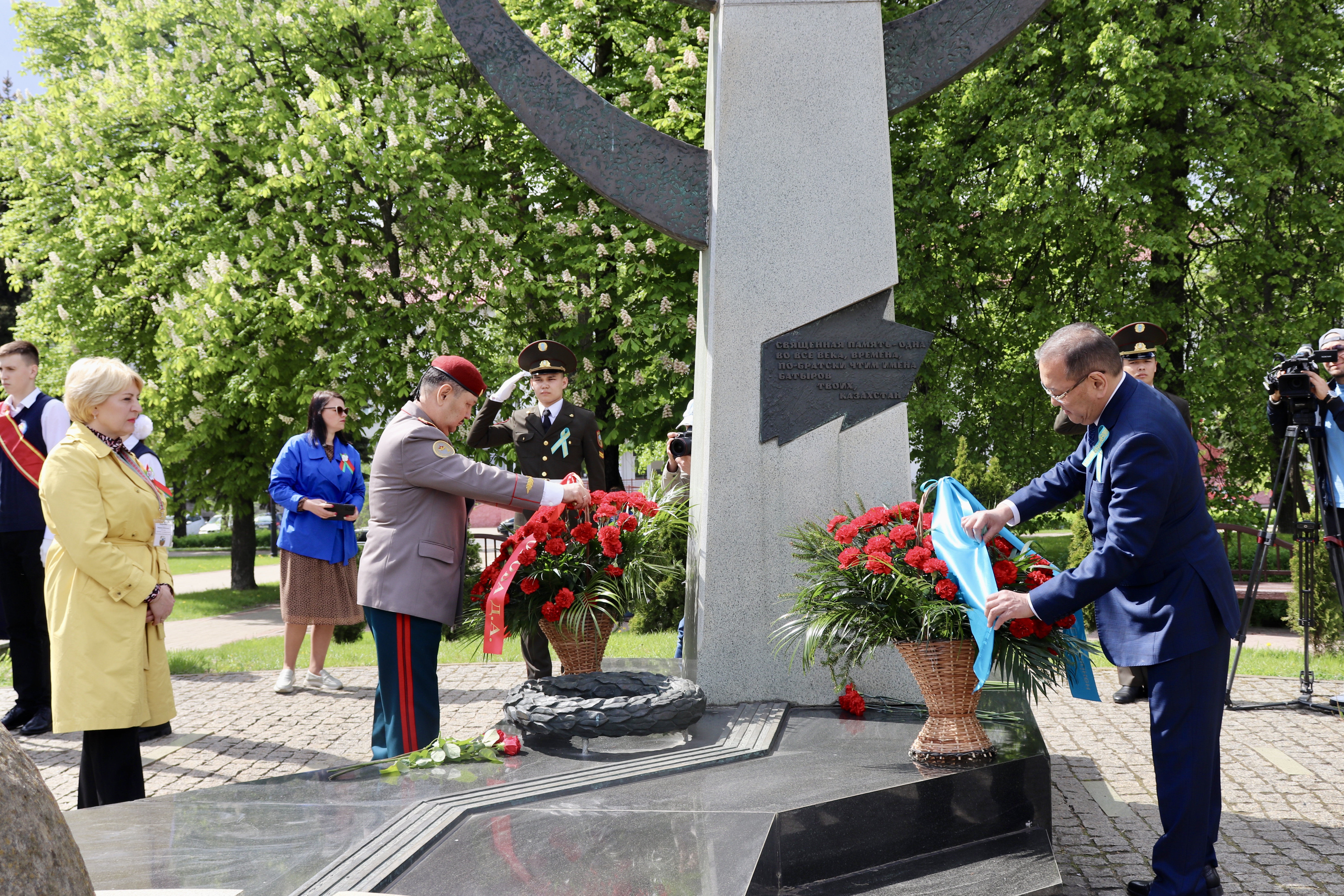 Посольство Казахстана в Беларуси провело акцию памяти героев-казахстанцев, погибших при освобождении Беларуси от немецко-фашистских захватчиков