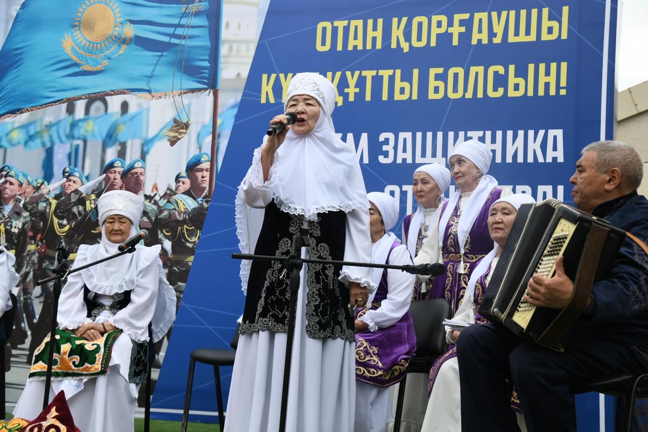 Праздничный концерт ко Дню защитника Отечества прошел на Набережной столицы